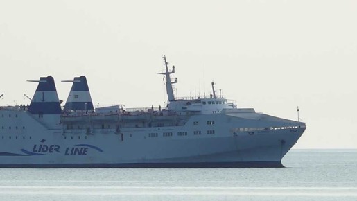 Пассажиры парома из Трабзона третьи сутки не могут сойти на берег