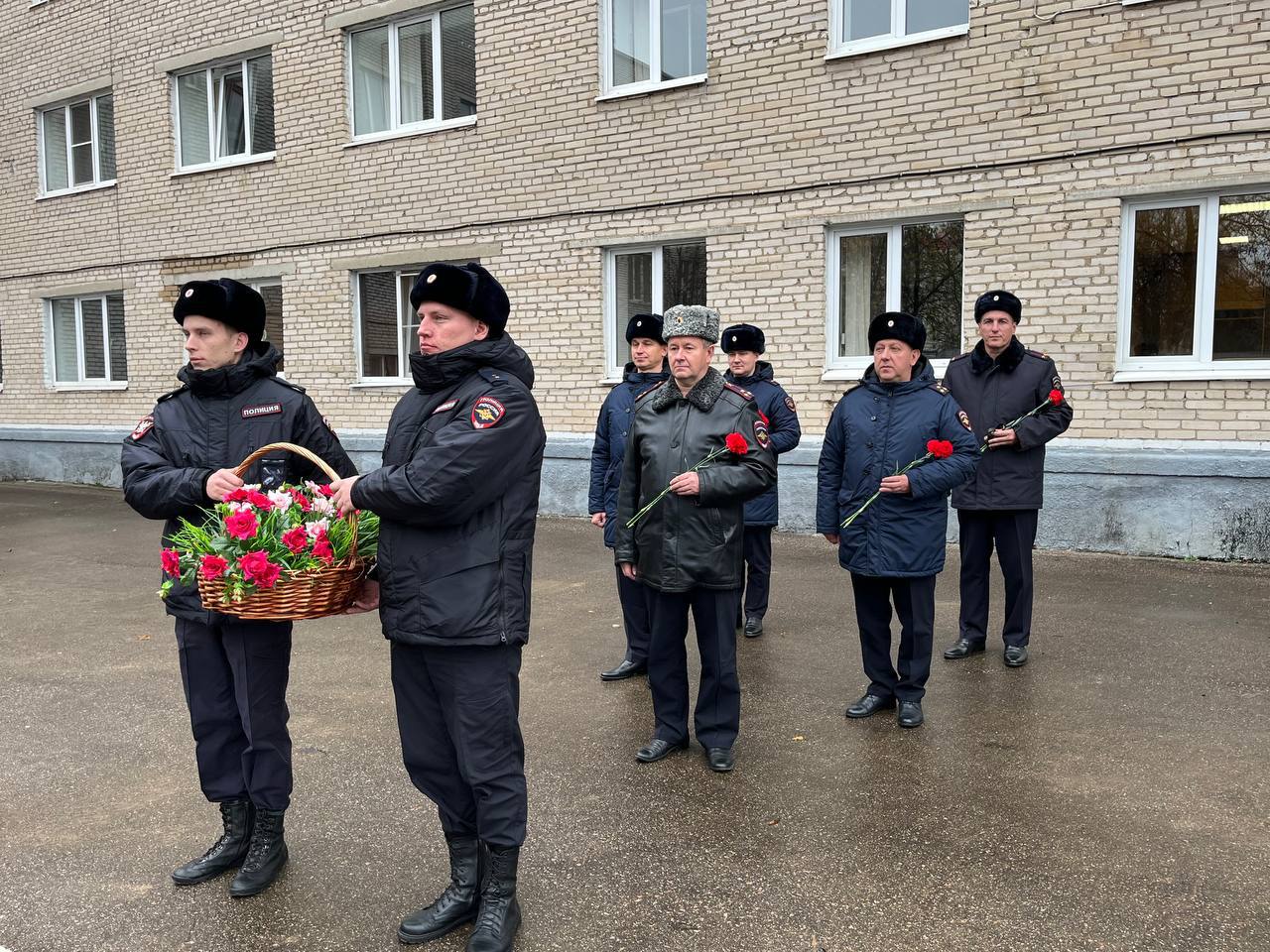 Навечно на посту: в Центре профессиональной подготовки УТ МВД по ЦФО почтили память погибших коллег Навечно на посту: в Центре профессиональной подготовки УТ МВД по ЦФО почтили память погибших коллег