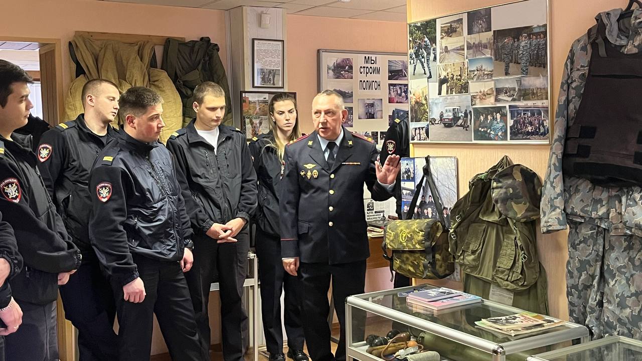 Навечно на посту: в Центре профессиональной подготовки УТ МВД по ЦФО почтили память погибших коллег Навечно на посту: в Центре профессиональной подготовки УТ МВД по ЦФО почтили память погибших коллег