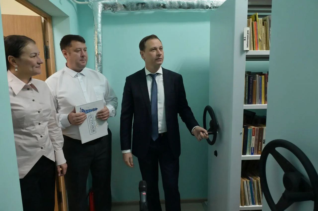 Глава Сочи Андрей Прошунин: «В этом году библиотечный фонд города пополнили порядка 10 тысяч новых книг» Глава Сочи Андрей Прошунин: «В этом году библиотечный фонд города пополнили порядка 10 тысяч новых книг»