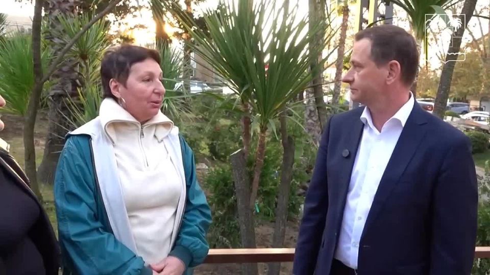 Андрей Прошунин: В Центральном районе, на улице Войкова, вновь открылся наш знаменитый арт-объект – декоративный уголок «Календарь»