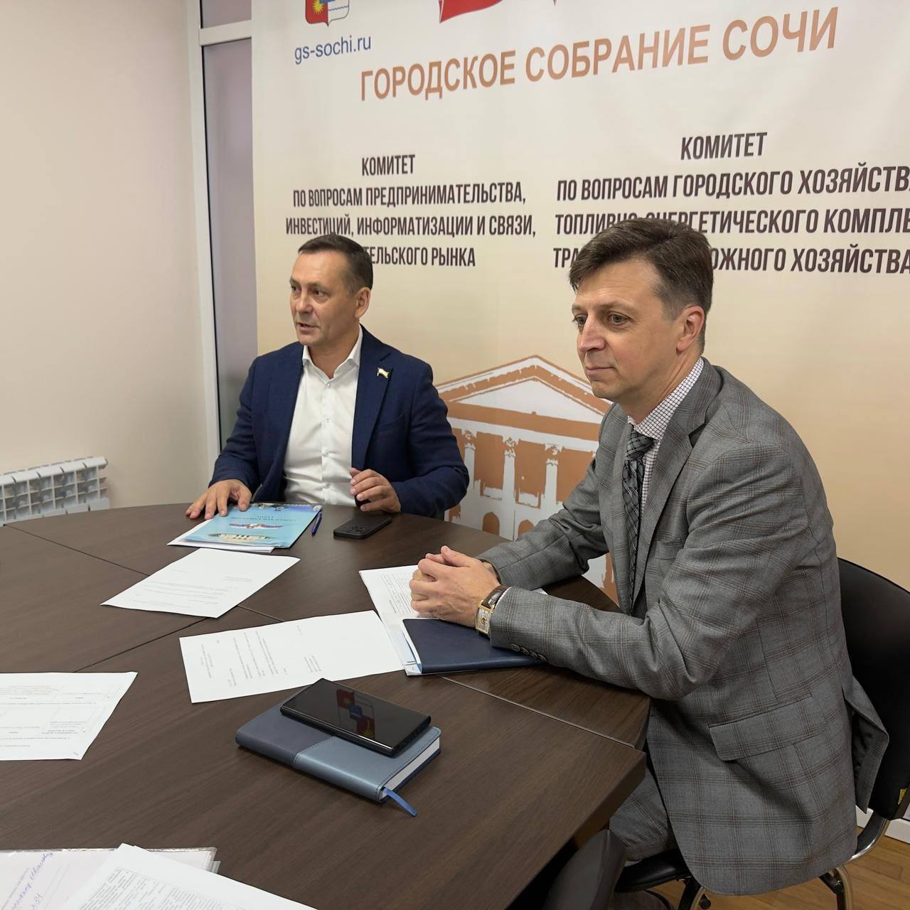 Заместитель председателя Городского Собрания Сочи, председатель комитета по вопросам городского хозяйства, топливно-энергетического комплекса, транспорта и дорожного хозяйства, член ВПП «Единая Россия» Павел Афанасьев как...