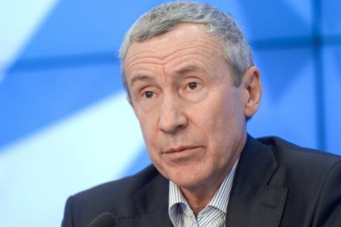 Андрей Климов: Уважаемые читатели «Русского акцента», прошу извинить, что ближайшие 2-3 дня не дадут мне возможности публиковать традиционные ежедневные тексты - проводим (#ЕР) в Сочи серию важных международных мероприятий...