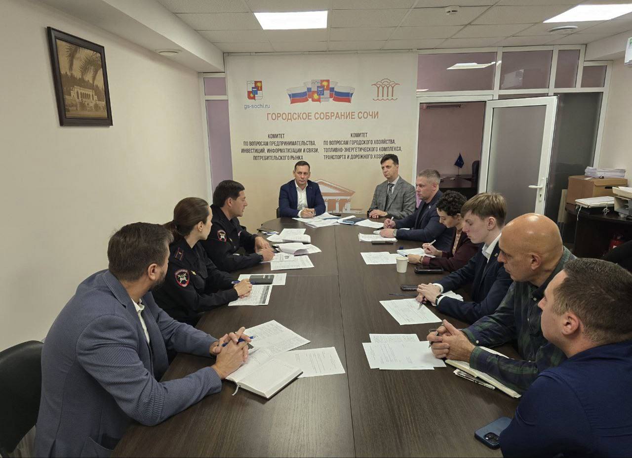 Заместитель председателя Городского Собрания Сочи, председатель комитета по вопросам городского хозяйства, топливно-энергетического комплекса, транспорта и дорожного хозяйства, член ВПП «Единая Россия» Павел Афанасьев как... Заместитель председателя Городского Собрания Сочи, председатель комитета по вопросам городского хозяйства, топливно-энергетического комплекса, транспорта и дорожного хозяйства, член ВПП «Единая Россия» Павел Афанасьев как...