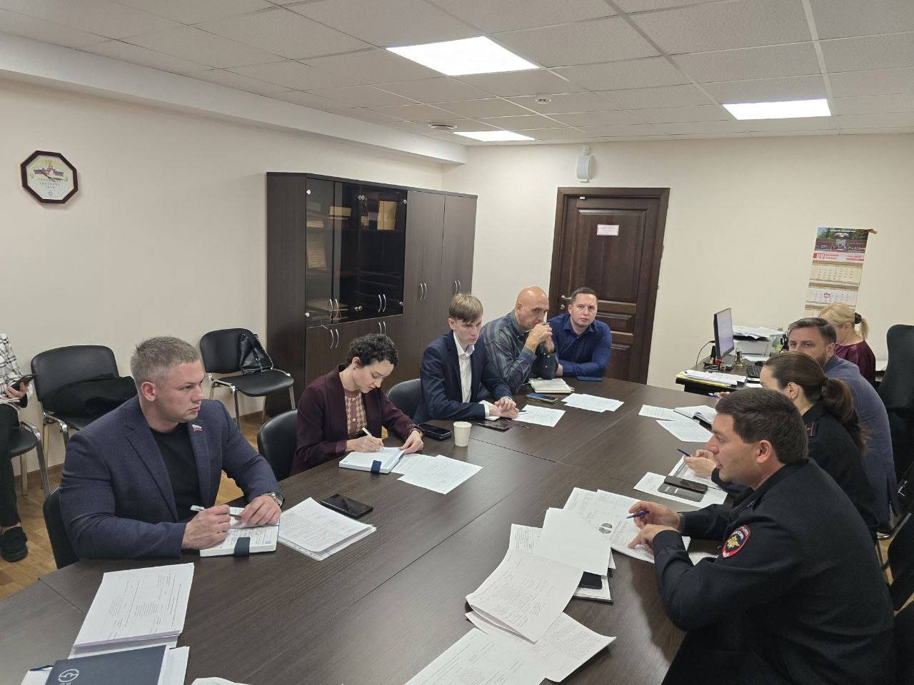 Заместитель председателя Городского Собрания Сочи, председатель комитета по вопросам городского хозяйства, топливно-энергетического комплекса, транспорта и дорожного хозяйства, член ВПП «Единая Россия» Павел Афанасьев как... Заместитель председателя Городского Собрания Сочи, председатель комитета по вопросам городского хозяйства, топливно-энергетического комплекса, транспорта и дорожного хозяйства, член ВПП «Единая Россия» Павел Афанасьев как...