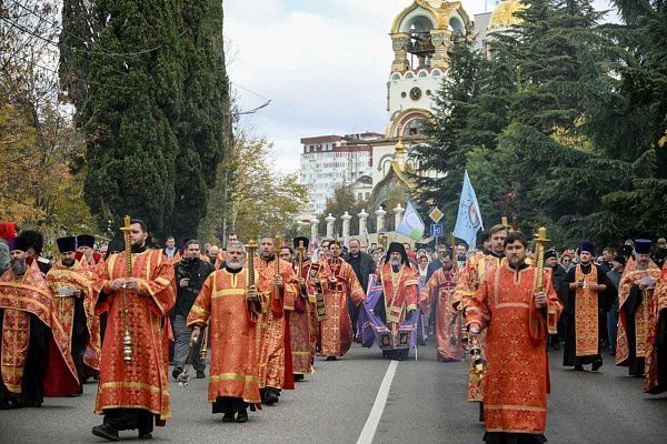 В связи с проведением крестного хода в Сочи будет временно ограничено движение транспорта