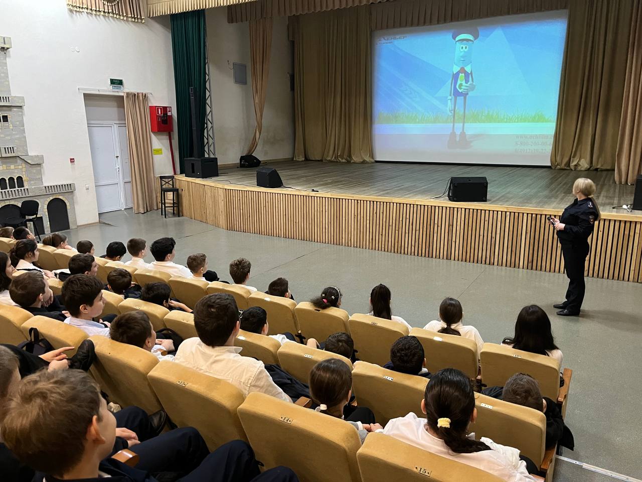 В рамках профилактического мероприятия «Мото-Вело-СИМ» сотрудники Госавтоинспекции г. Сочи продолжают рассказывать школьникам о Правилах дорожного движения В рамках профилактического мероприятия «Мото-Вело-СИМ» сотрудники Госавтоинспекции г. Сочи продолжают рассказывать школьникам о Правилах дорожного движения