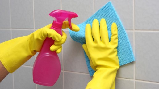 Ни запаха, ни черных пятен: от грибка и плесени спасет это народное средство