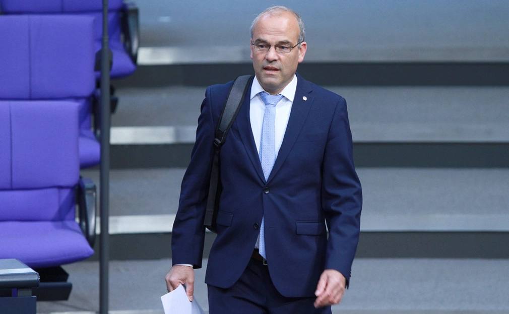 Депутат бундестага от ультраправой партии «Альтернатива для Германии» (АдГ) Райнер Ротфусс отказался от поездки в Сочи на конференцию «БРИКС — Европа» по собственной инициативе