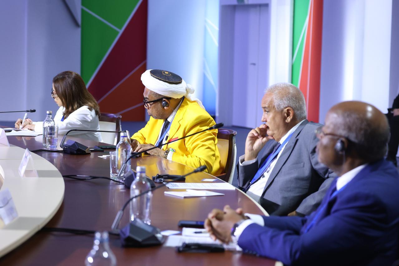 14 ноября в Сочи статс-секретарь – заместитель Министра иностранных дел Российской Федерации Е.С.Иванов принял участие в организованном Всероссийской политической партией «Единая Россия» заседании Постоянного комитета Форума... 14 ноября в Сочи статс-секретарь – заместитель Министра иностранных дел Российской Федерации Е.С.Иванов принял участие в организованном Всероссийской политической партией «Единая Россия» заседании Постоянного комитета Форума...