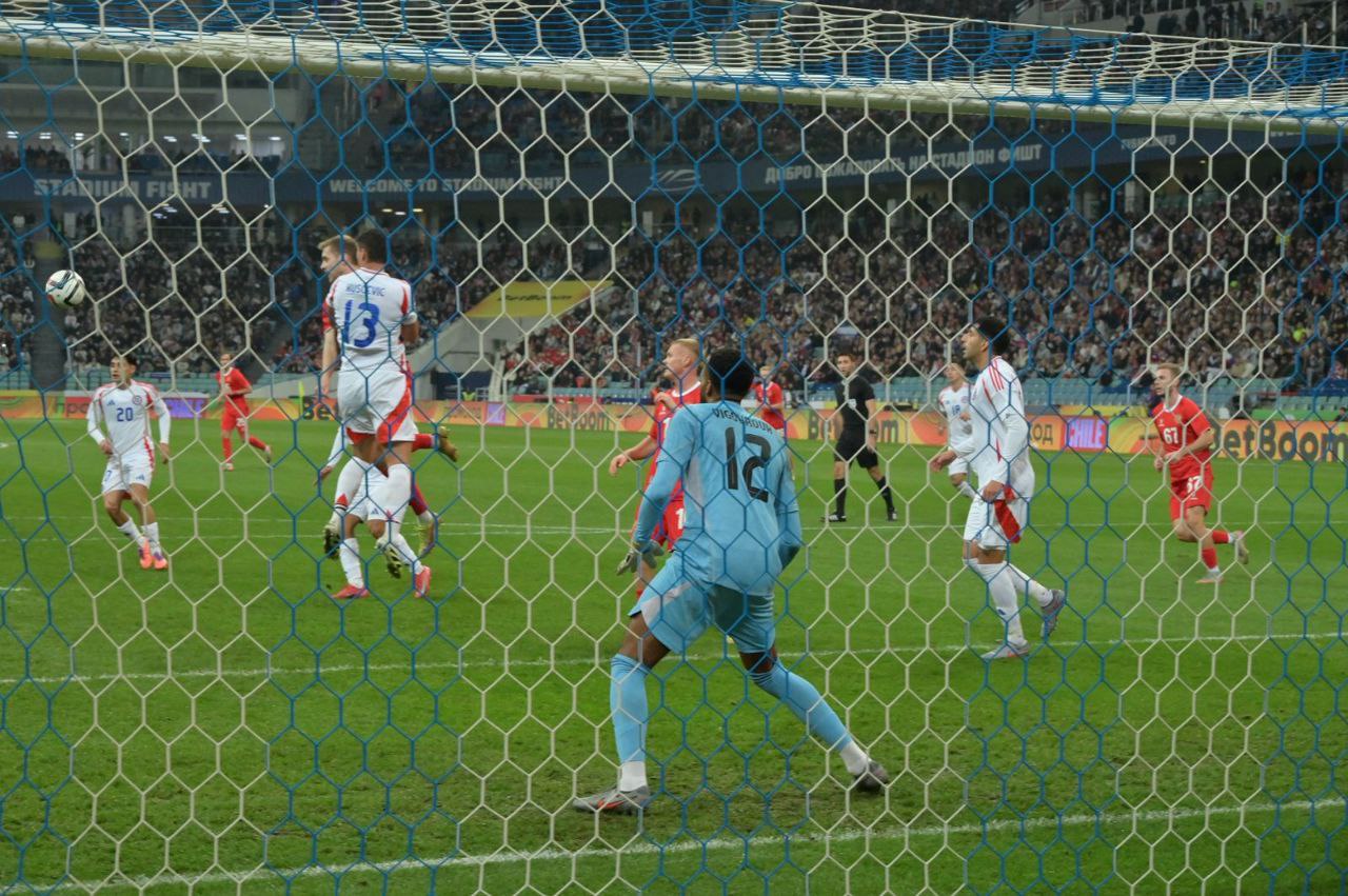 Более 30 тысяч болельщиков из Сочи и всей страны посетили футбольный матч Россия - Чили Более 30 тысяч болельщиков из Сочи и всей страны посетили футбольный матч Россия - Чили