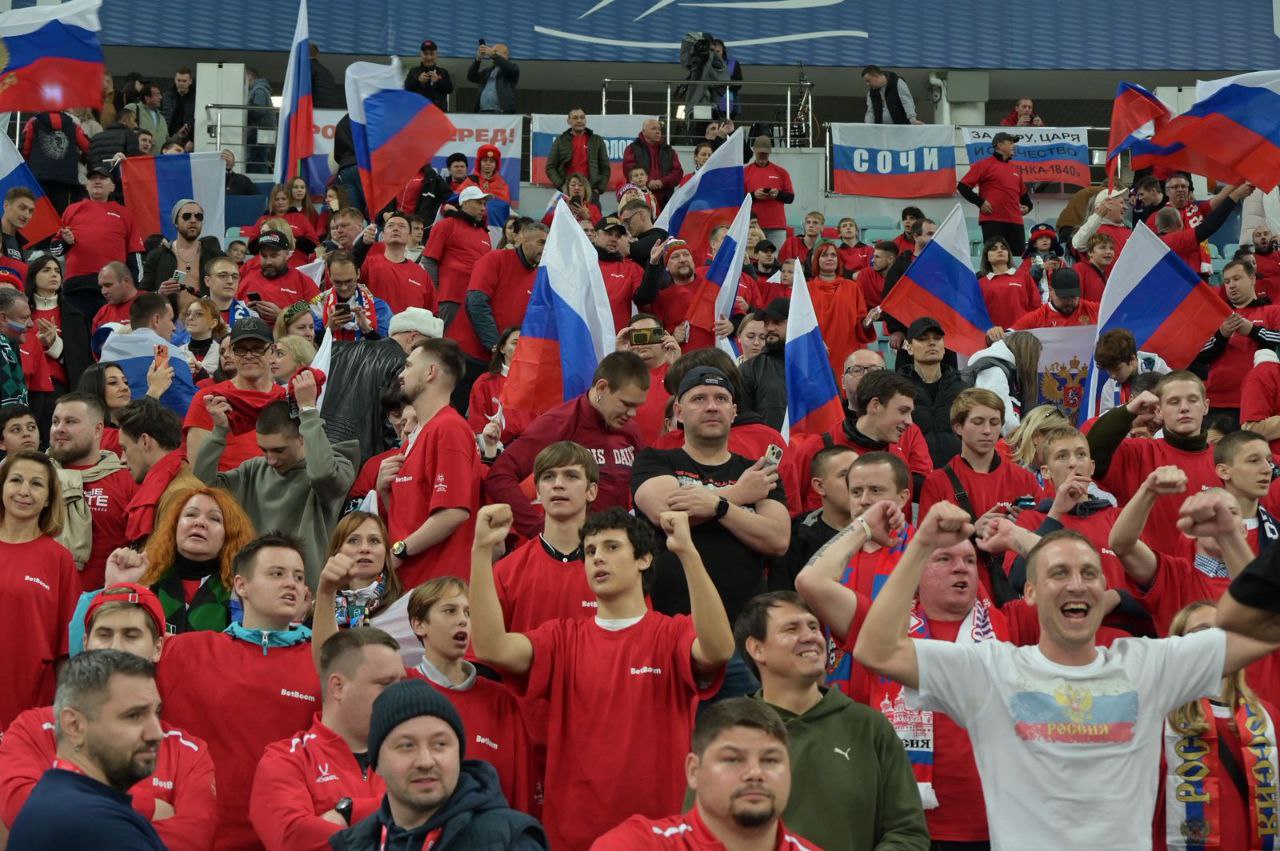 Более 30 тысяч болельщиков из Сочи и всей страны посетили футбольный матч Россия - Чили Более 30 тысяч болельщиков из Сочи и всей страны посетили футбольный матч Россия - Чили
