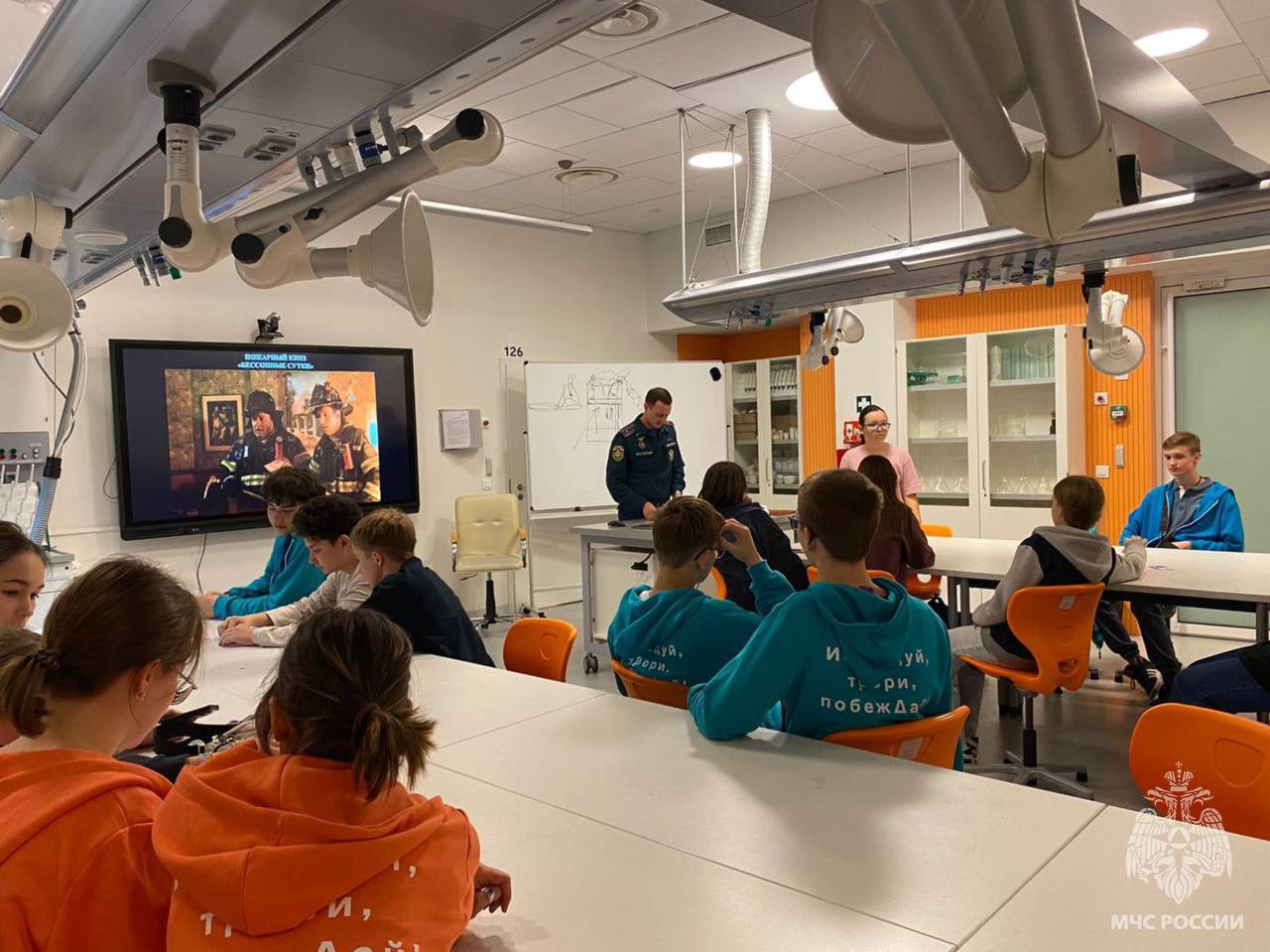 Наука безопасности: как «Сириус»и пожарные Сочи учат детей предотвращать пожары Наука безопасности: как «Сириус»и пожарные Сочи учат детей предотвращать пожары