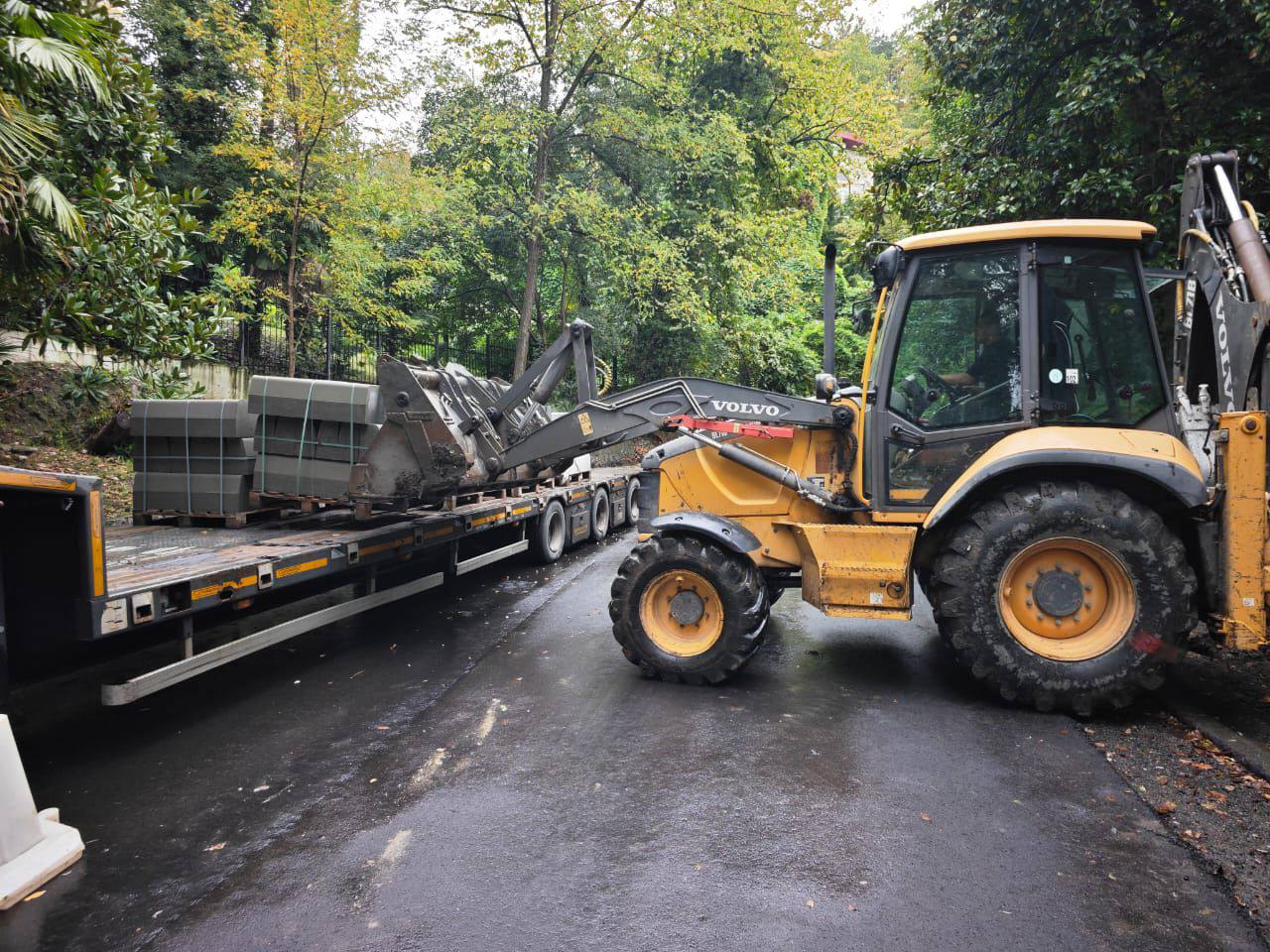Продолжается капитальный ремонт Сухумского шоссе