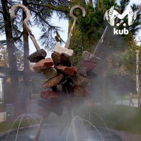 Фонтан-шашлык видели когда-нибудь? Вот приезжайте в Сочи и полюбуйтесь