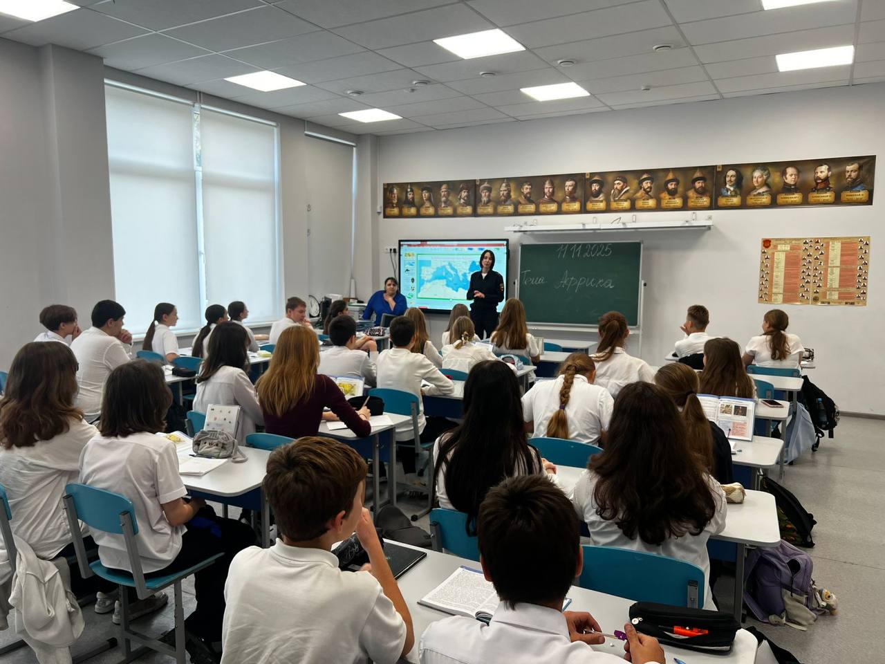 Сотрудники Госавтоинспекции г. Сочи продолжают проводить уроки безопасности для учащихся сочинских школ Сотрудники Госавтоинспекции г. Сочи продолжают проводить уроки безопасности для учащихся сочинских школ