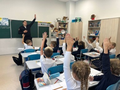 Сотрудники Госавтоинспекции г. Сочи продолжают проводить уроки безопасности для учащихся сочинских школ