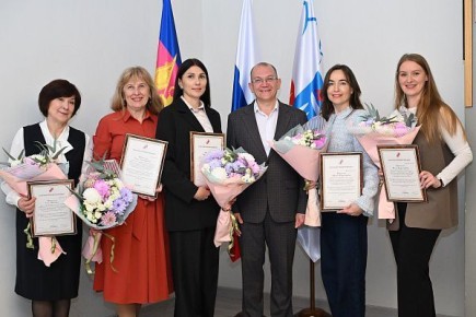 В Сочи с профессиональным праздником поздравили педагогов высших учебных заведений