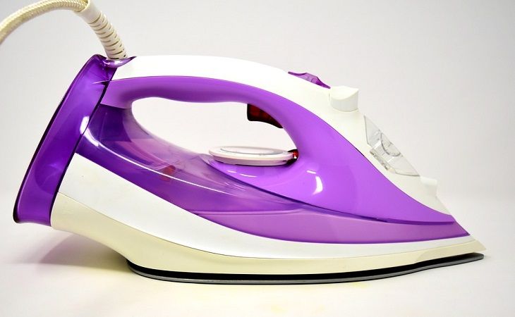Как и чем самостоятельно почистить утюг