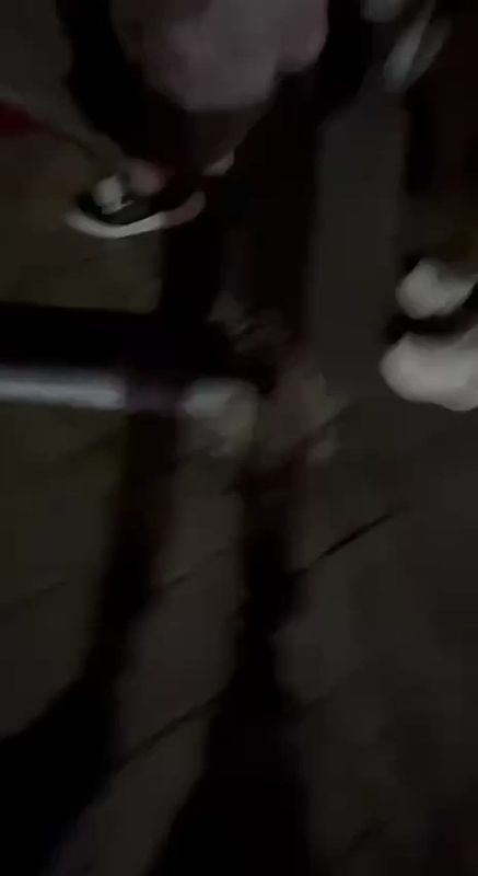 Дорожный знак внезапно упал в Сочи — пострадал ребенок