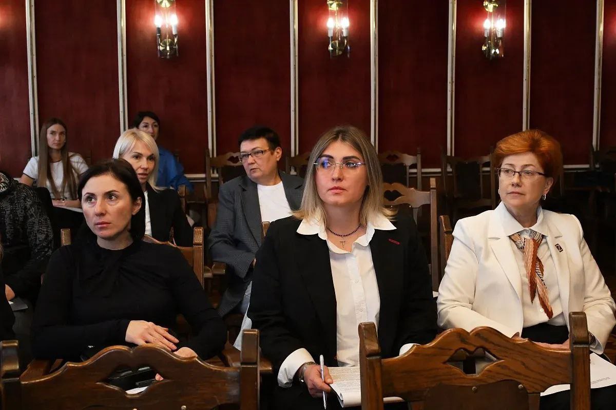 В Сочи состоялось совместное заседание городской межведомственной комиссии по охране труда и территориальной трехсторонней комиссии по регулированию социально-трудовых отношений В Сочи состоялось совместное заседание городской межведомственной комиссии по охране труда и территориальной трехсторонней комиссии по регулированию социально-трудовых отношений