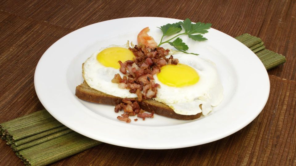 Полторы минуты — и пышный омлет готов: делается вовсе не на плите