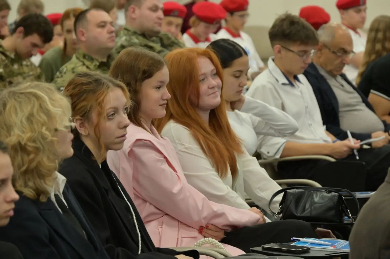 В Сочи обсудили вопросы сохранения исторической памяти и преемственность поколений в рамках всероссийского проекта «СВОИ» В Сочи обсудили вопросы сохранения исторической памяти и преемственность поколений в рамках всероссийского проекта «СВОИ»