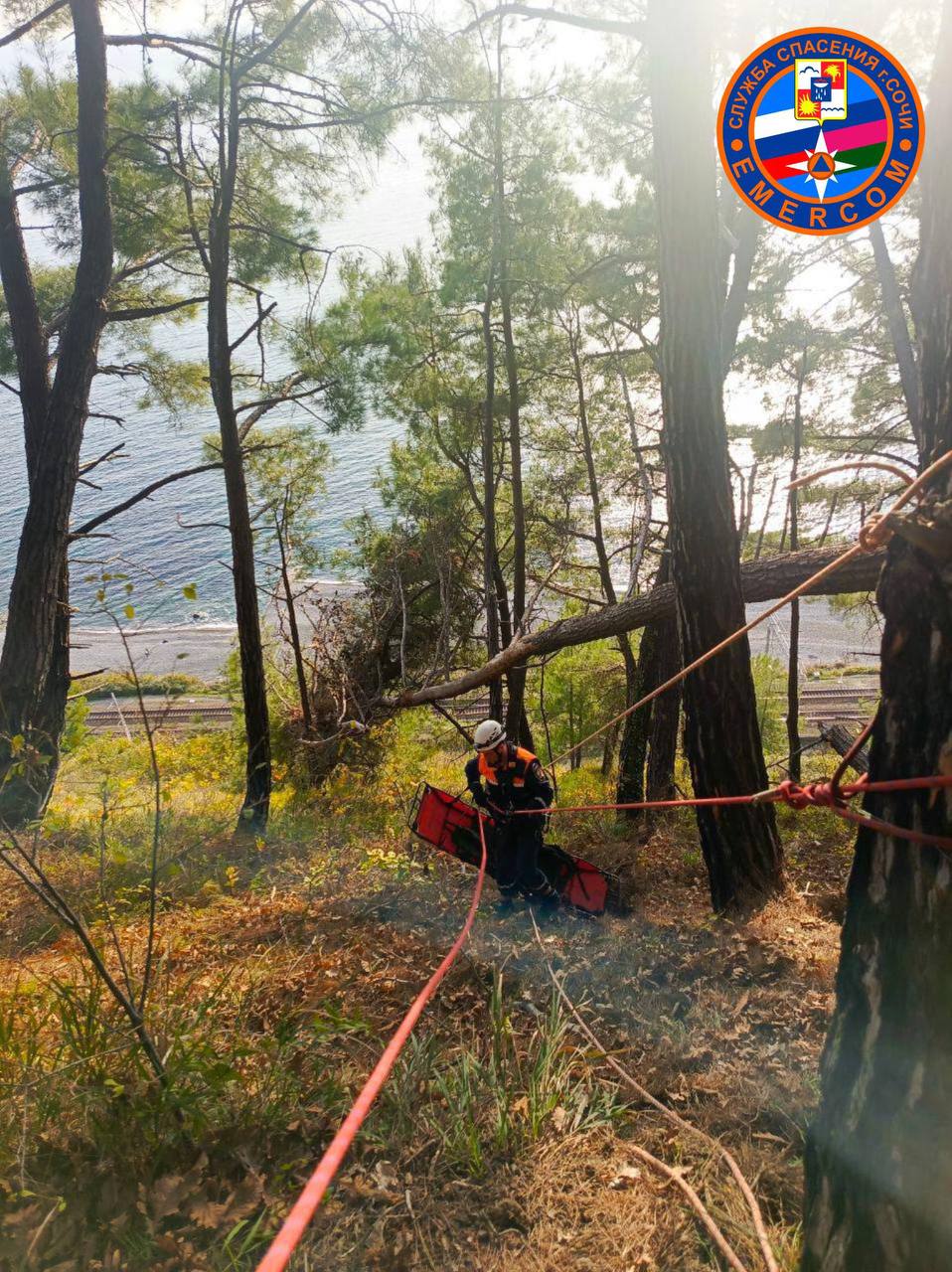 Женщина сорвалась в пропасть у друзей на глазах Женщина сорвалась в пропасть у друзей на глазах