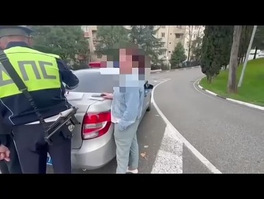 Находясь на маршруте патрулирования в Центральном районе, инспекторы дорожно-патрульной службы выявили автомобиль такси марки «GEELY», женщина-водитель которого имела явные признаки опьянения