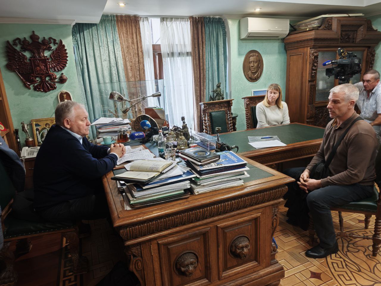 Депутат Государственной Думы России от Сочинского округа Константин Затулин на региональной депутатской неделе 25 ноября провел прием граждан в своей приемной в Городском Собрании Сочи