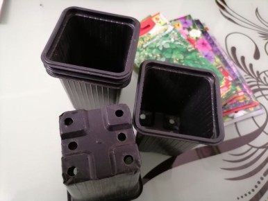 Как легко и красиво сделать дренажные отверстия в стаканчиках для рассады