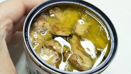 Легкий и сытный салат из консервов: просто, вкусно и быстро