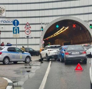 На «Дублере Курортного проспекта» произошло ДТП с участием четырех автомобилей