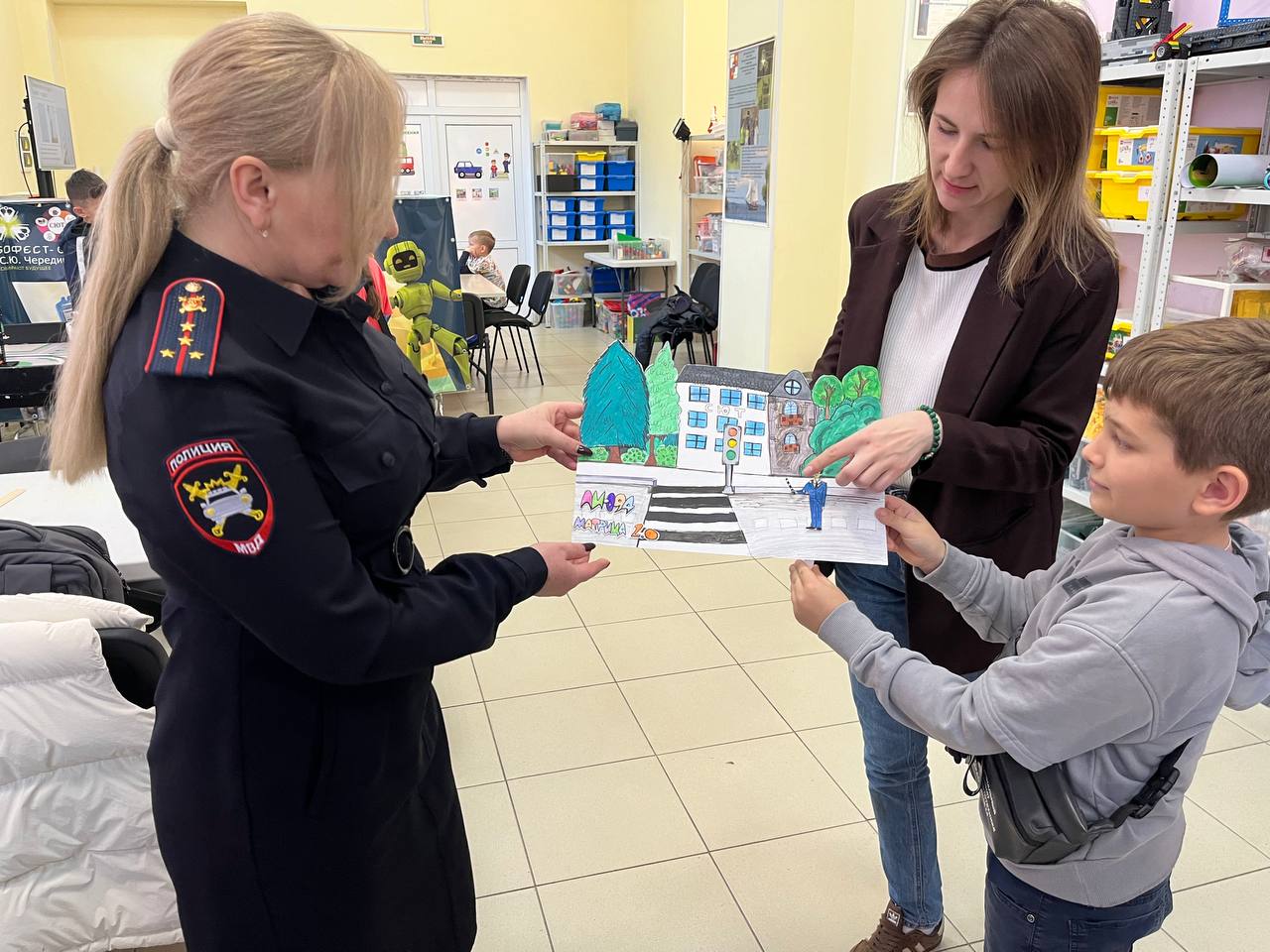 Сотрудники Госавтоинспекции г. Сочи продолжают проводить профилактические занятия по детской дорожной безопасности для ребят в организациях дополнительного образования Сотрудники Госавтоинспекции г. Сочи продолжают проводить профилактические занятия по детской дорожной безопасности для ребят в организациях дополнительного образования