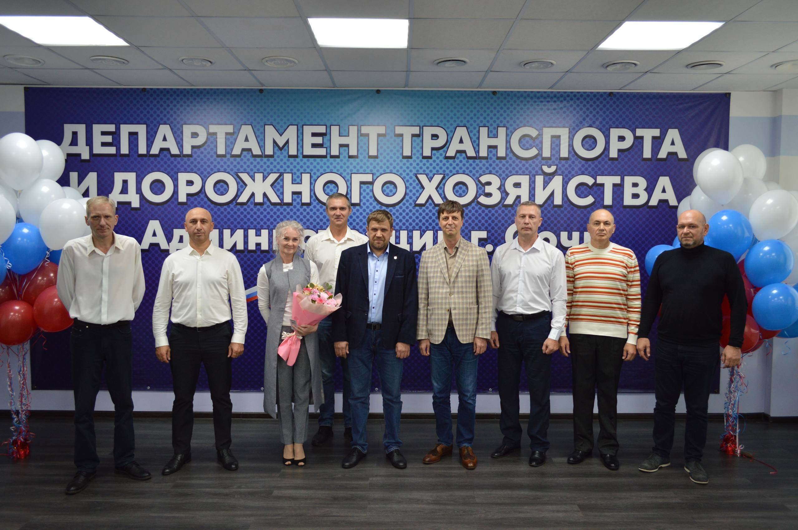 Сегодня в торжественной обстановке вручили водительские удостоверения новым сотрудникам, прошедшим обучение по профессии «Водитель автобуса». Это стало возможным благодаря проекту по бесплатному обучению Национальной... Сегодня в торжественной обстановке вручили водительские удостоверения новым сотрудникам, прошедшим обучение по профессии «Водитель автобуса». Это стало возможным благодаря проекту по бесплатному обучению Национальной...