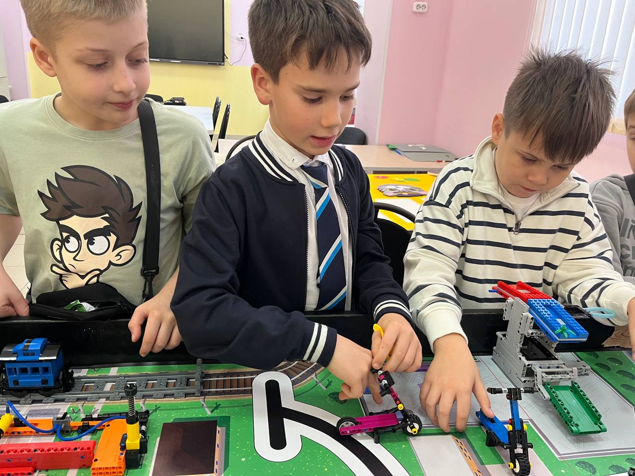 Сотрудники Госавтоинспекции г. Сочи продолжают проводить профилактические занятия по детской дорожной безопасности для ребят в организациях дополнительного образования Сотрудники Госавтоинспекции г. Сочи продолжают проводить профилактические занятия по детской дорожной безопасности для ребят в организациях дополнительного образования