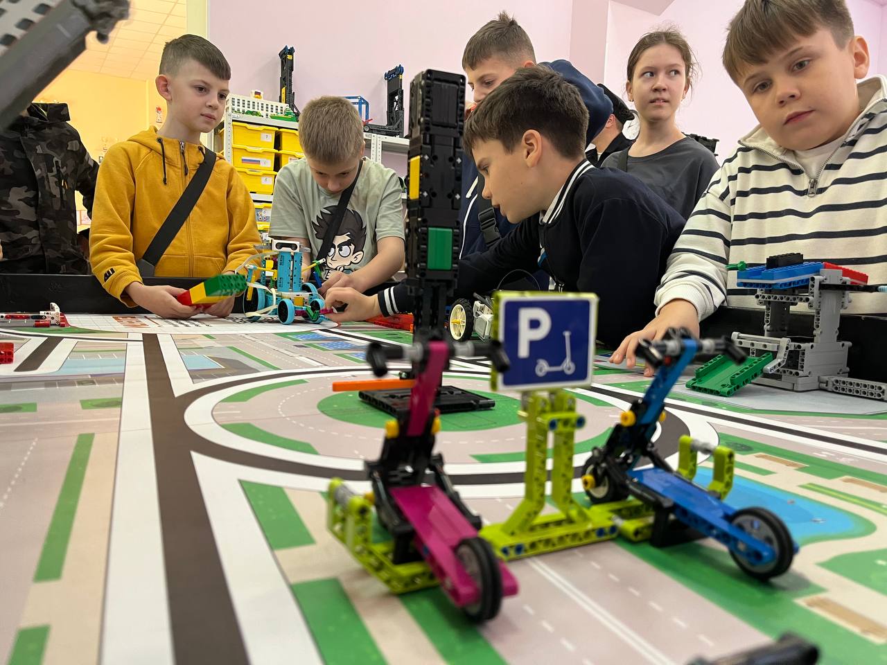 Сотрудники Госавтоинспекции г. Сочи продолжают проводить профилактические занятия по детской дорожной безопасности для ребят в организациях дополнительного образования Сотрудники Госавтоинспекции г. Сочи продолжают проводить профилактические занятия по детской дорожной безопасности для ребят в организациях дополнительного образования