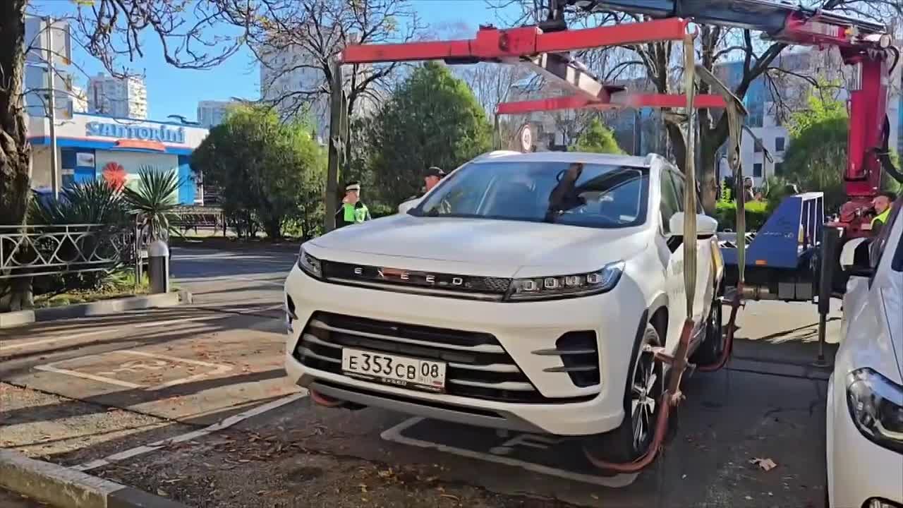 Продолжаем рейдовые мероприятия по эвакуации транспортных средств, припаркованных с нарушением правил дорожного движения