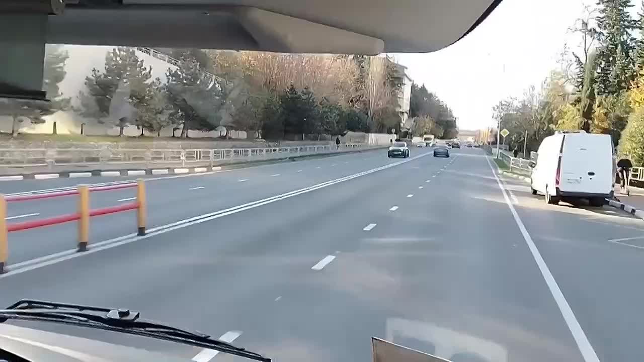 Арменак Акопян, водитель ООО "Транссервис-6" на днях пересел на новенький "ПАЗ Вектор Некст" – современную модель Павловского завода, заменившую устаревшую версию