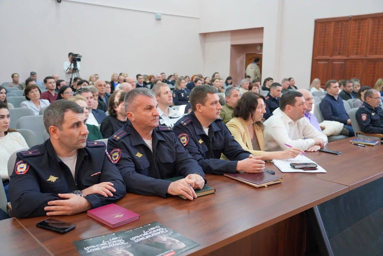 В Сочи прошло важное совещание по вопросам безопасности и правопорядка В Сочи прошло важное совещание по вопросам безопасности и правопорядка