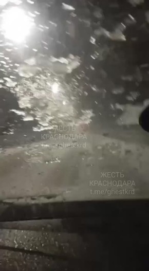 Дороги на Красной Поляне заметены снегом