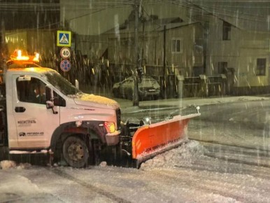 В горах Сочи на расчистке дорог используют 32 тонны противогололедных материалов