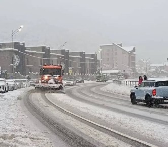 В связи с ухудшением погоды в горном кластере Госавтоинспекция г. Сочи призывает водителей быть предельно внимательными и осторожными при управлении транспортным средством
