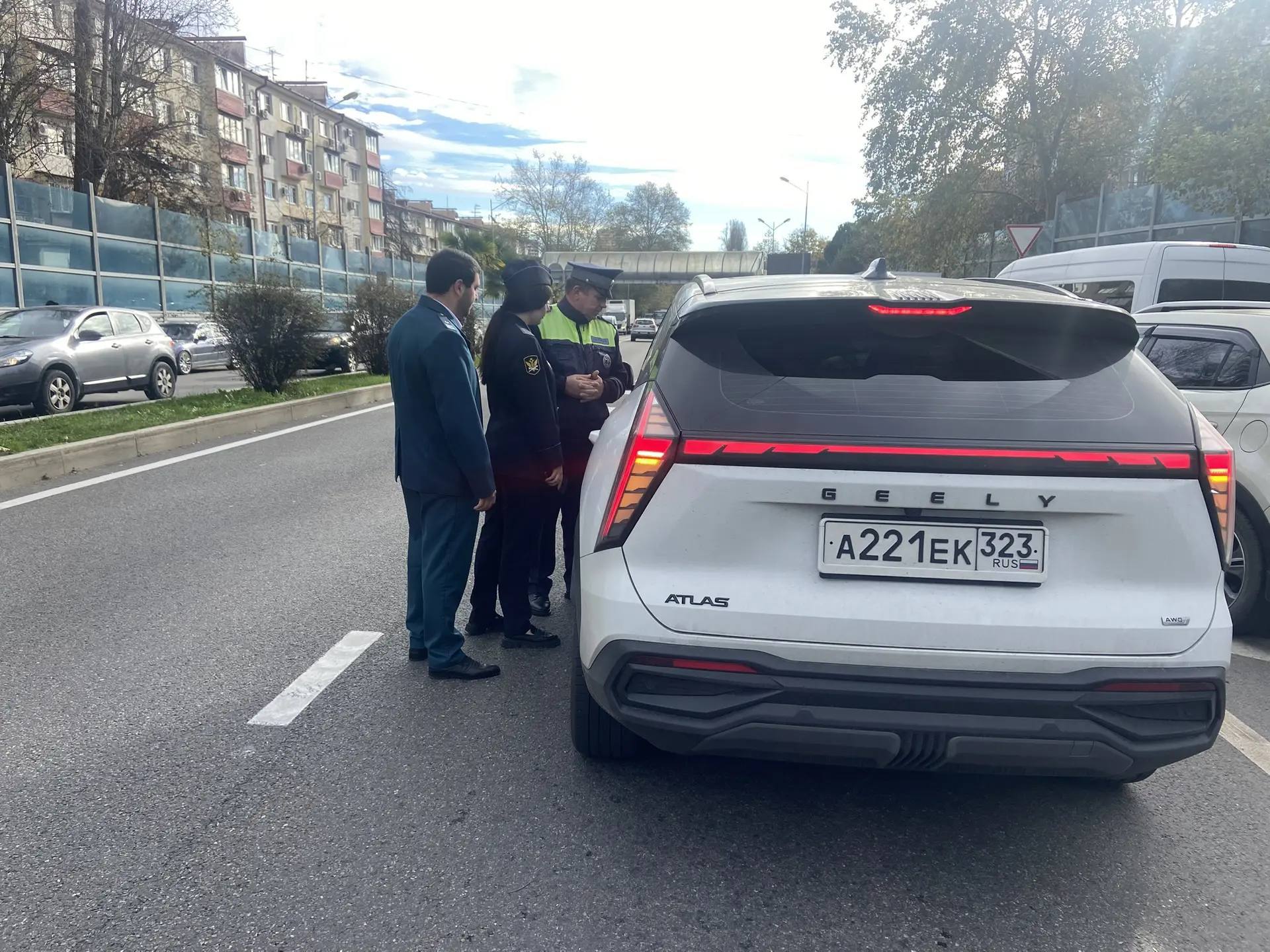 В Сочи провели рейд по выявлению должников с помощью АПК «Дорожный пристав» В Сочи провели рейд по выявлению должников с помощью АПК «Дорожный пристав»