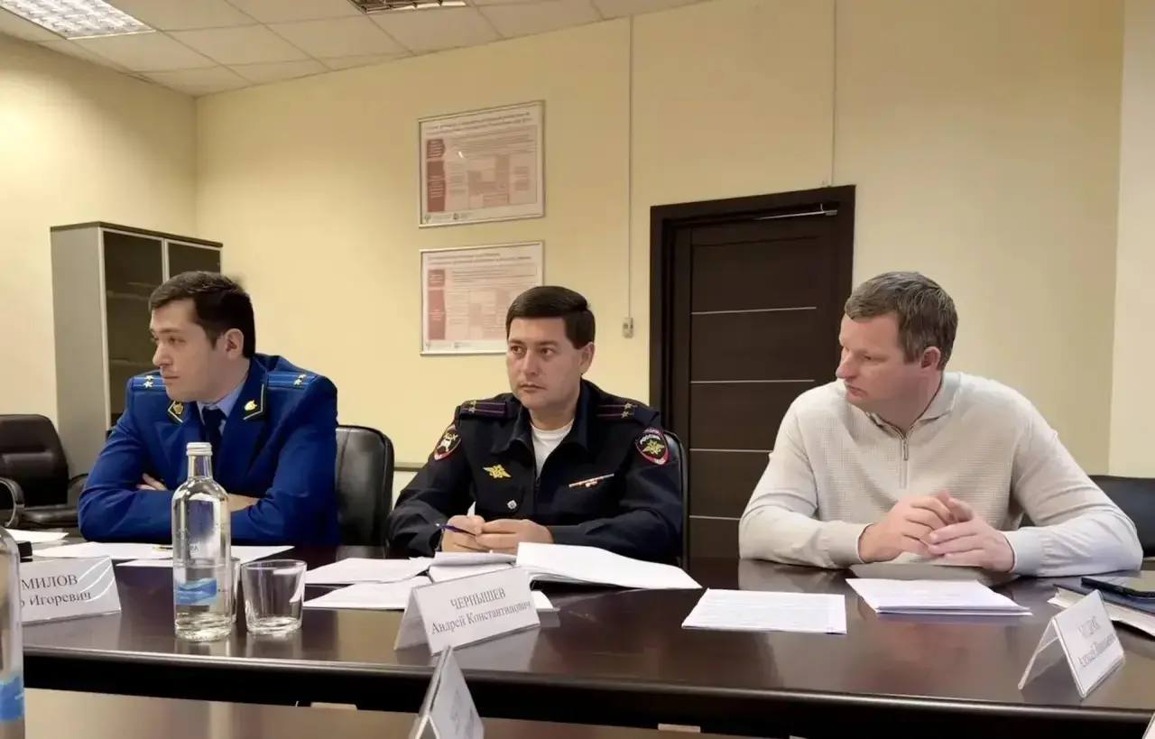 Под председательством заместителя главы города Сочи Вячеслава Бауэра состоялось последнее в этом году заседание городской межведомственной комиссии по обеспечению безопасности дорожного движения Под председательством заместителя главы города Сочи Вячеслава Бауэра состоялось последнее в этом году заседание городской межведомственной комиссии по обеспечению безопасности дорожного движения