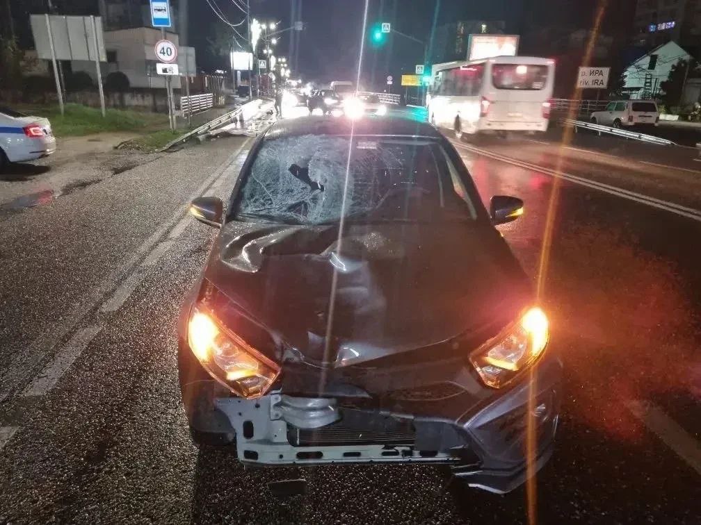 Пешеход погиб в Сочи. Сегодня утром в Лазаревском районе г. Сочи водитель «Лада Гранта», двигаясь со стороны г. Туапсе в сторону г. Сочи, допустил наезд на пешехода, который перебегал дорогу в неположенном месте, в зоне... Пешеход погиб в Сочи. Сегодня утром в Лазаревском районе г. Сочи водитель «Лада Гранта», двигаясь со стороны г. Туапсе в сторону г. Сочи, допустил наезд на пешехода, который перебегал дорогу в неположенном месте, в зоне...