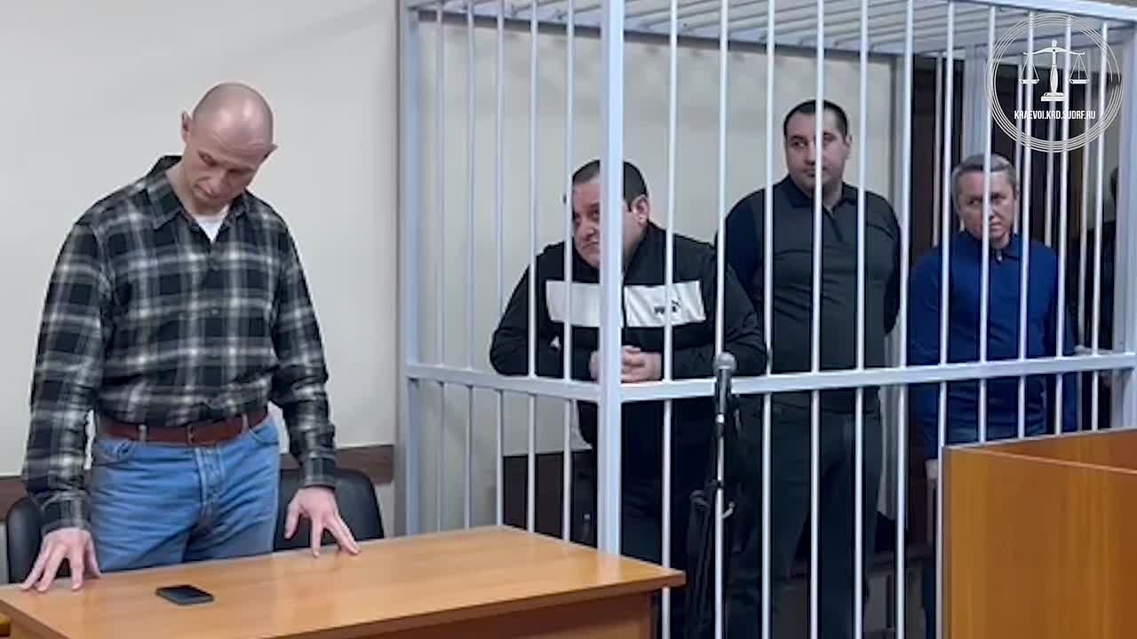 Суд оставил в силе приговор осужденным экс-полицейским из Сочи