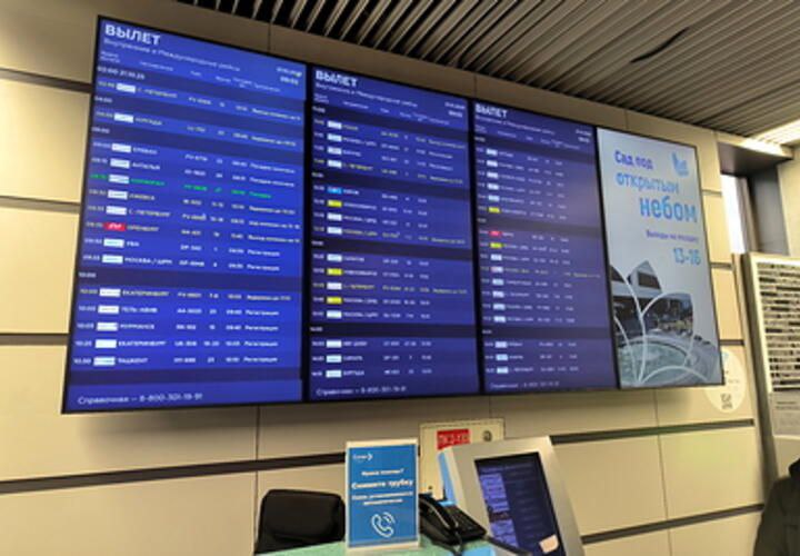 Аэропорты Краснодара и Сочи столкнулись с массовыми задержками рейсов - около 50 вылетов и прилетов не выполняются по расписанию, свидетельствуют данные онлайн-табло