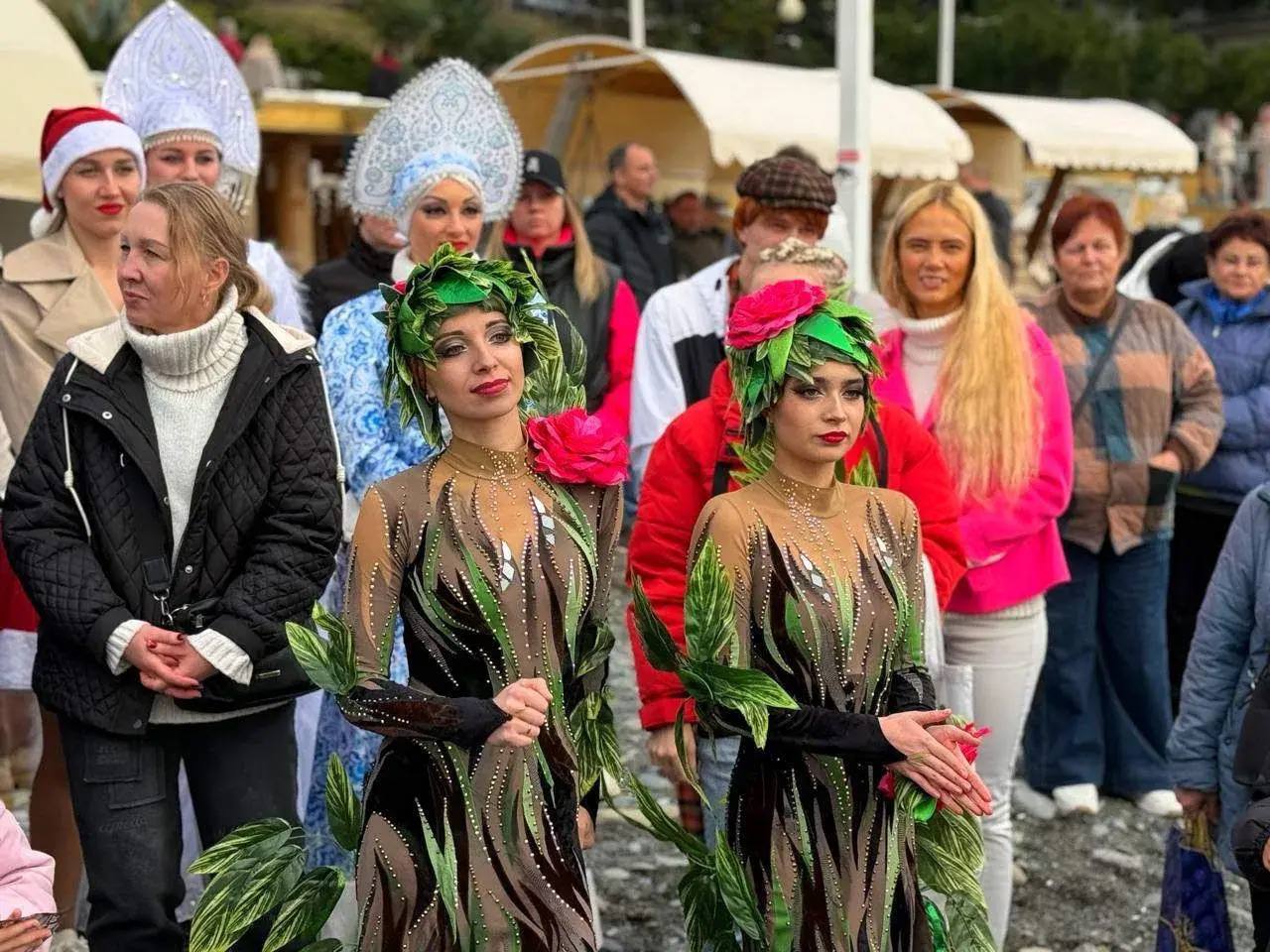 В Сочи состоялся морской заплыв Дедов Морозов В Сочи состоялся морской заплыв Дедов Морозов