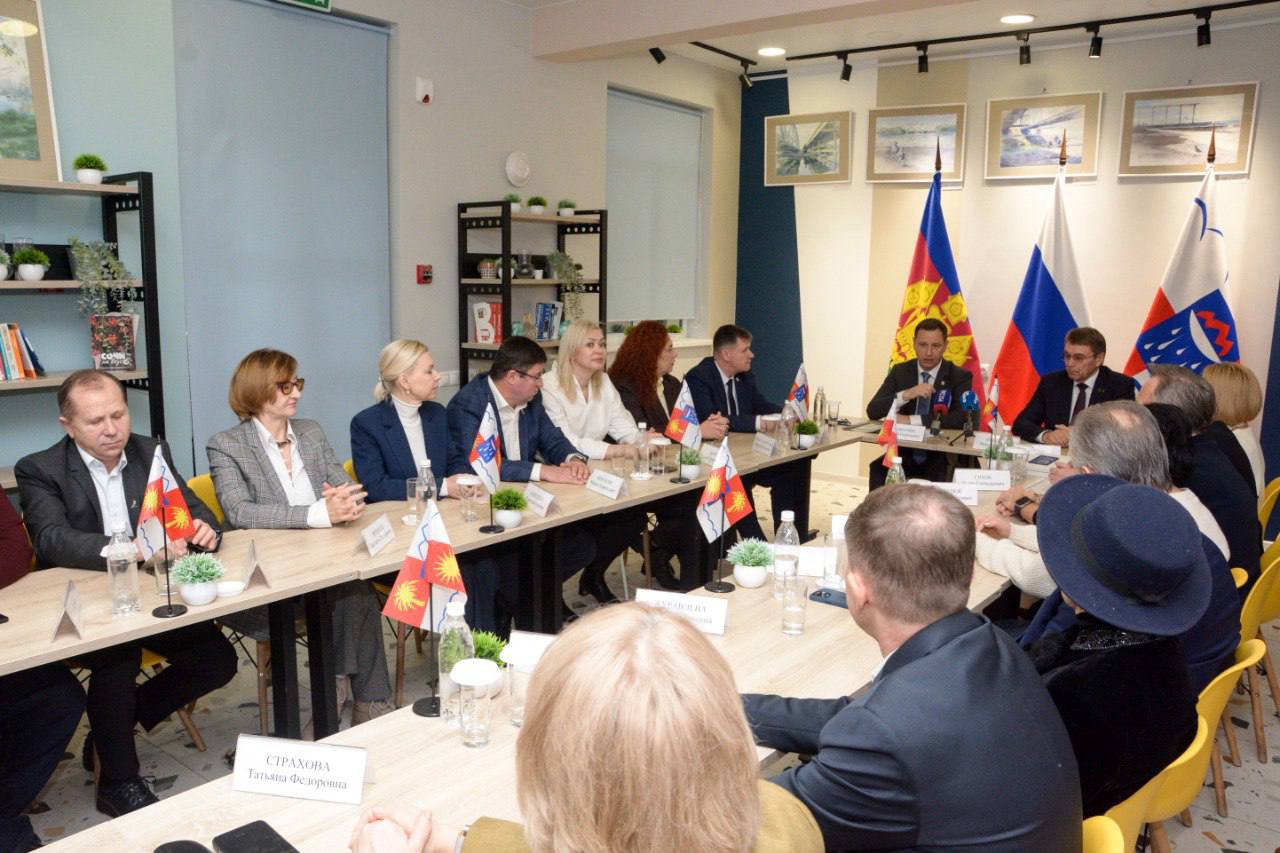 Андрей Прошунин: В День российской печати провели праздничное заседание городской редакционной коллегии и презентацию обновлённой городской аналитической газеты «Новости Сочи», на которую пригласили руководителей и... Андрей Прошунин: В День российской печати провели праздничное заседание городской редакционной коллегии и презентацию обновлённой городской аналитической газеты «Новости Сочи», на которую пригласили руководителей и...